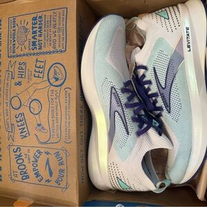 Brooks Women’s Levitate StealthFit 5 Neutral Running Shoe White - Size 11.5